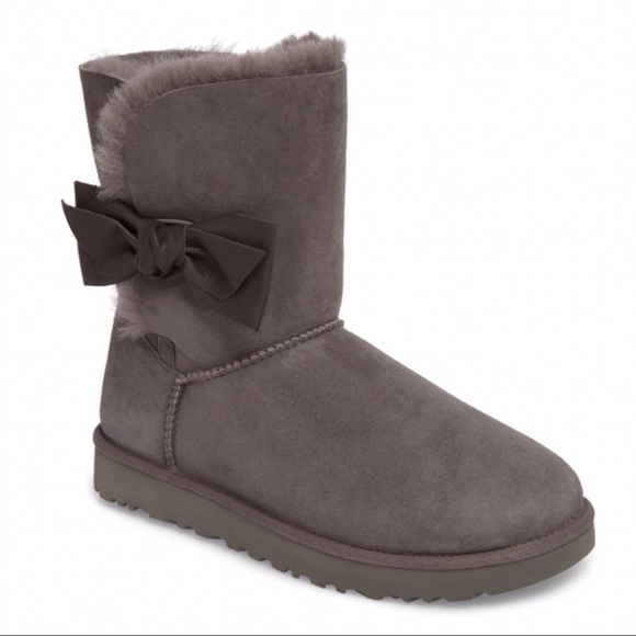 daelynn ugg boots black